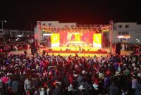 欢歌庆双节 村晚漾新风